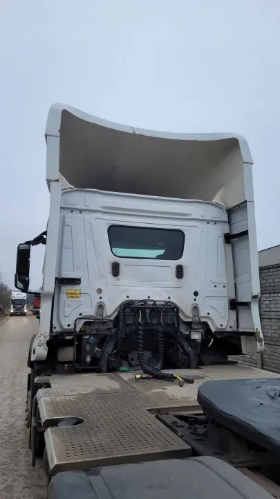 Begagnad Mercedes smal hytram - OE-kvalitet image 5