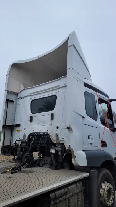Begagnad Mercedes smal hytram - OE-kvalitet image 6