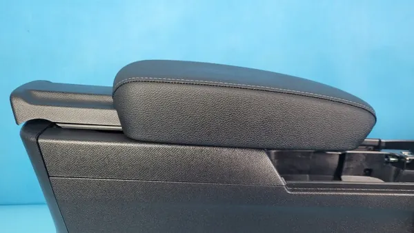 Opel Mokka II B middenconsole armsteun OEM 9835185180 image 6