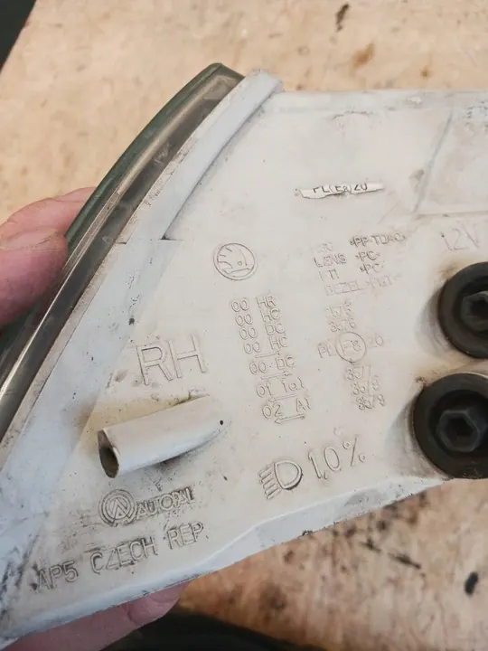 Oikea ajovalo Skoda Octavia II image 2