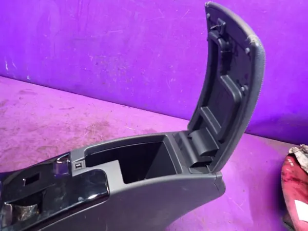 Renault OE Middenconsole OEM Zawada-386623- Gebruikt image 6