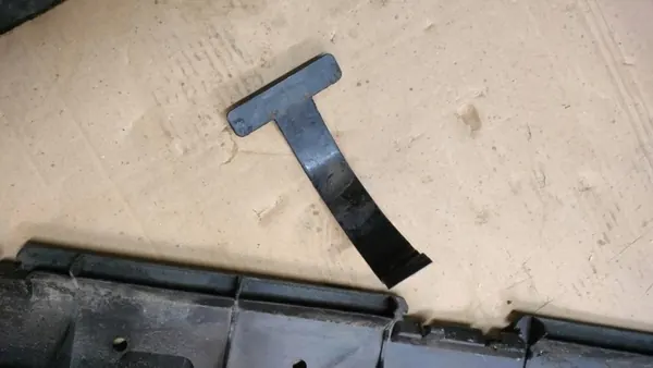 OEM 555826856R Achterbalkafdekking Kangoo/Townstar image 3