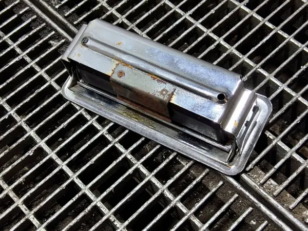 Cinzeiro dianteiro Jaguar XJS OEM SKE55549 - Usado image 5