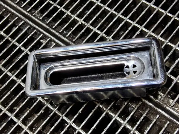 Cinzeiro dianteiro Jaguar XJS OEM SKE55549 - Usado image 6