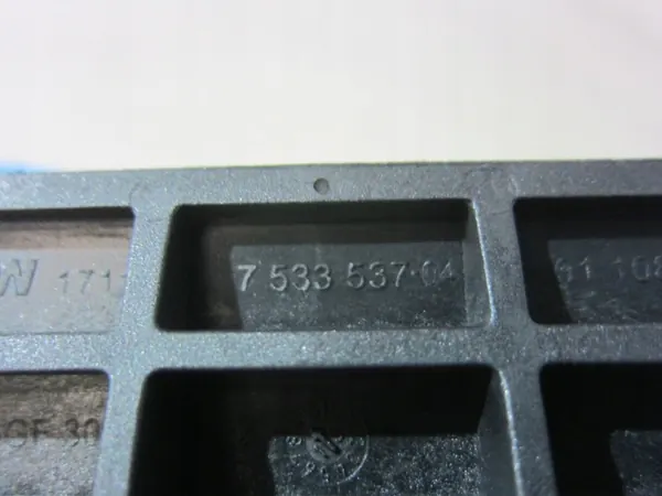 BMW Waterkoeler-bevestiging OEM 17117533537 image 8