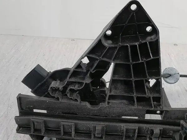 Linke Vordertürschloss Ford Focus II FL image 7