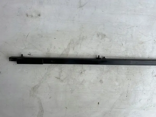 Mercedes-Benz Vito W447 Dörrguide Höger A6397660300 image 3