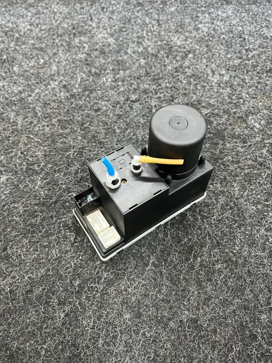 Centrale vergrendelpomp OEM 8D0862257C voor Audi A3 8L image 2