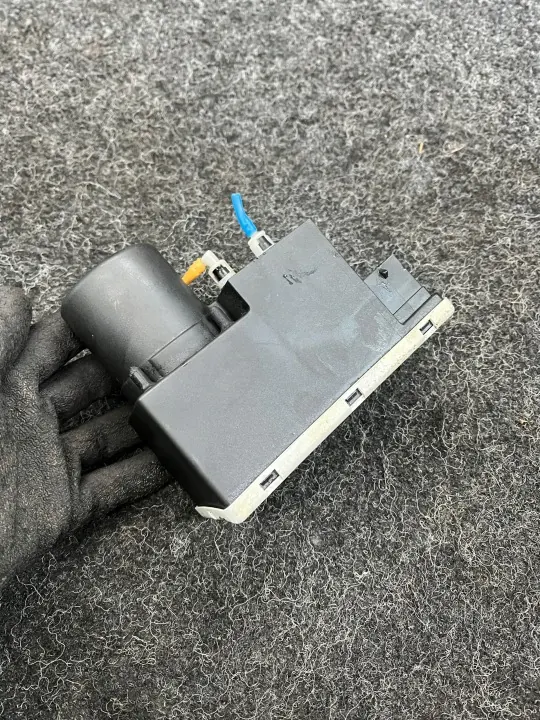 Centrale vergrendelpomp OEM 8D0862257C voor Audi A3 8L image 3