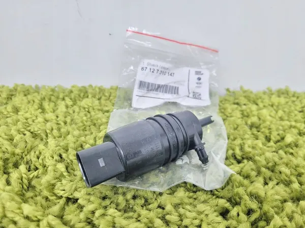 Tuulilasinpesupumppu Etu BMW M5 F90 G11 G12 G30 G32 OEM image 2
