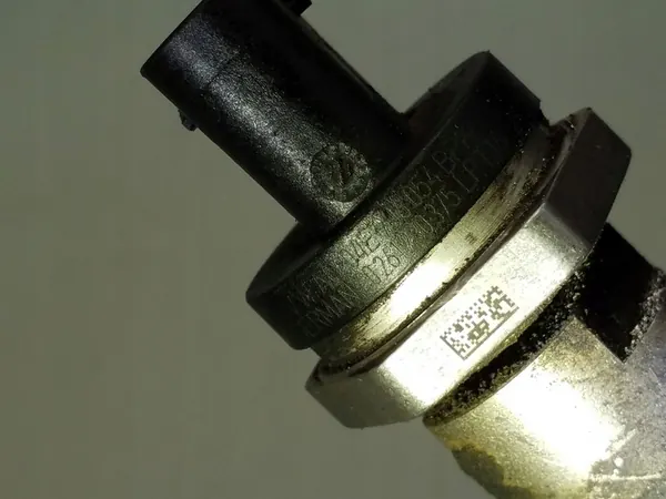 Iniettori completi Skoda Octavia Mk3 2016 04E129041F image 4