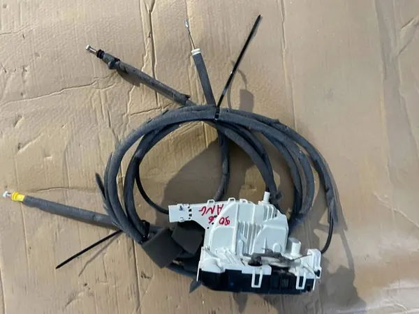 Mercedes-Benz Sprinter Sidodörrlås 2012 Van A9067303535 image 2