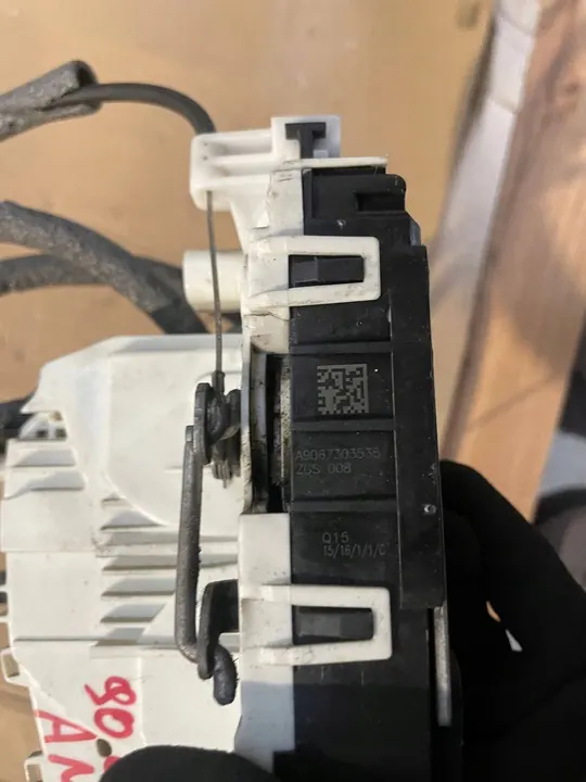 Mercedes-Benz Sprinter Sidodörrlås 2012 Van A9067303535 image 5