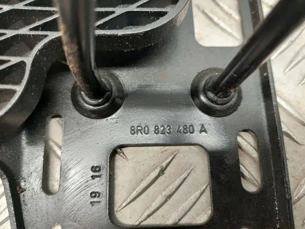 Audi Q5 8R konnuslukko OEM 8R0823480A image 5