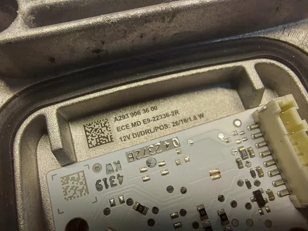 Module convertisseur LED Mercedes EQC 400 OEM A2939063600 image 4