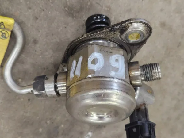 Pompe à carburant Opel Insignia A OEM 12646884 Occasion image 6