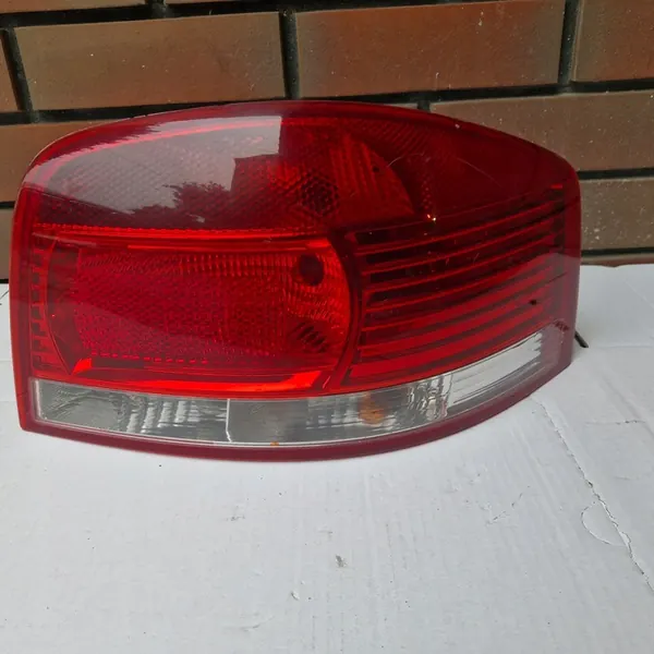 AUDI A3 8P Luz Trasera Derecha 8P0945096 image 4
