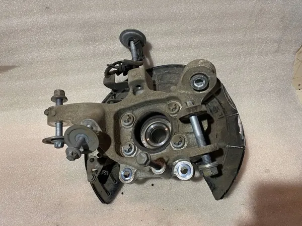 Maserati Levante 2020 Taka pyörännavetta OEM UTO31511 image 3