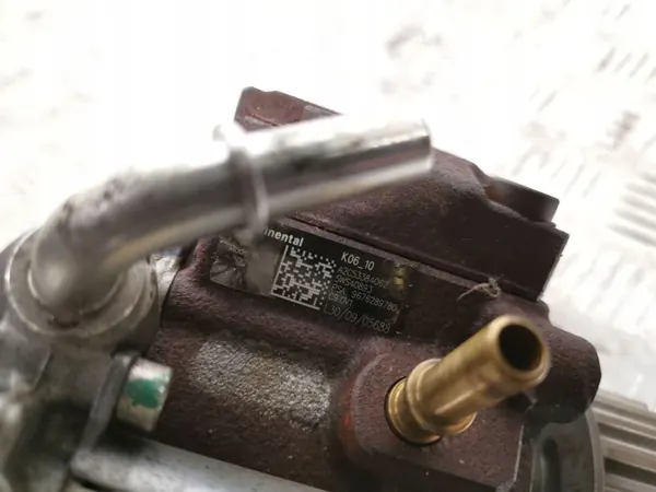 Volvo V40 Cross Country brandstofpomp OEM 5WS40893 image 4
