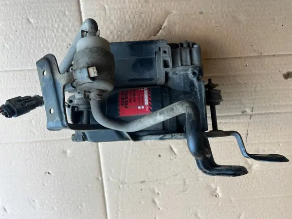 Mercedes W211 Jousituskompressoripumppu OEM A2113200543 image 3