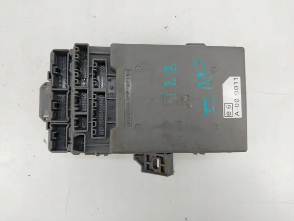 Sulakelaatikko OEM 38200SWAE611M1 Honda CR-V III:lle image 3