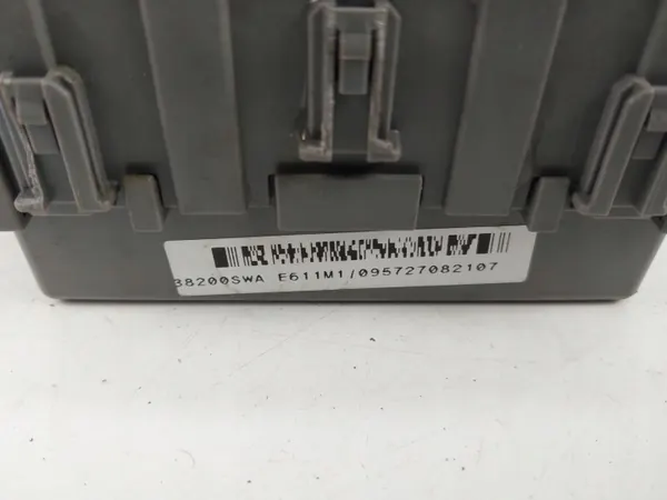 Sulakelaatikko OEM 38200SWAE611M1 Honda CR-V III:lle image 4
