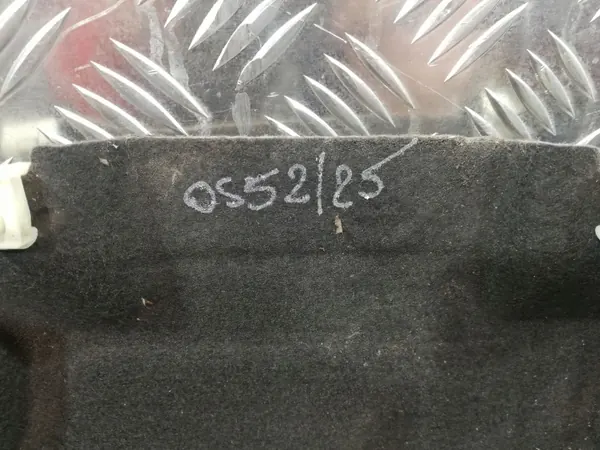 BMW OEM 9850507 03 Cubierta Inferior Izquierda - Usado image 4