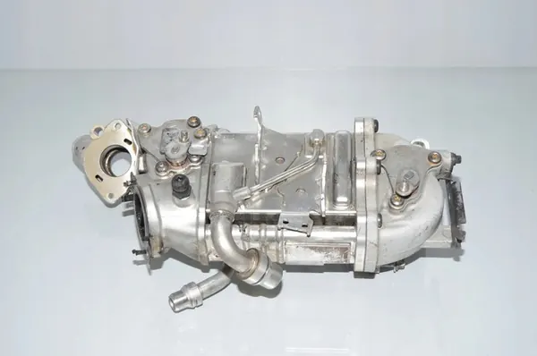 EGR-jäähdytin BMW X5 (G05) 3.0L hybridi 2021 OEM 11718598309 image 3