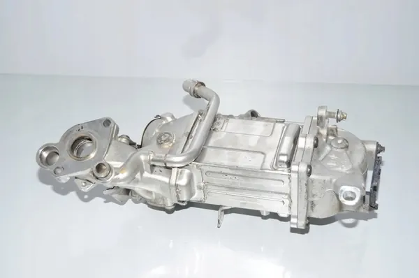 EGR-jäähdytin BMW X5 (G05) 3.0L hybridi 2021 OEM 11718598309 image 4