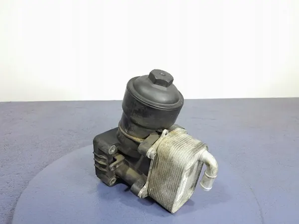 AUDI A6 C7 2.0 TDI Oljefilterhus 03L117021D image 2