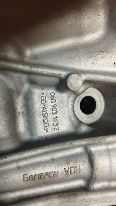 Oljefilterbas OEM 06D903143E för VW Golf VIII image 5