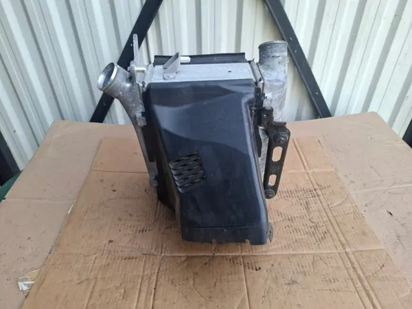 Audi RS6 C8 4.0 TFSI Rechter Intercooler OEM 4K0145806B image 2
