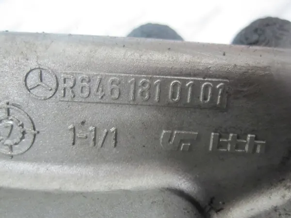 Pompe à huile Mercedes OEM R6461810101 pour 2.2 CDI image 5