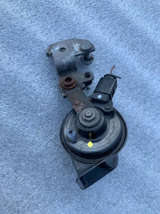 Soporte de Bocina VW Caddy OEM 2K5951181 image 4