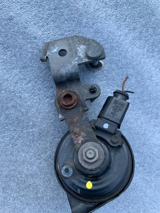 Soporte de Bocina VW Caddy OEM 2K5951181 image 5
