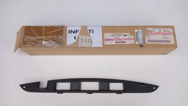 Infiniti QX70 Bagagelucklist OEM 90817-1CA0A image 4