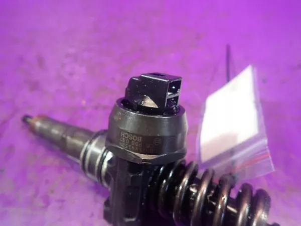 AUDI A4 B7 04-08 2.0 TDI Iniettore 038130079QX image 4