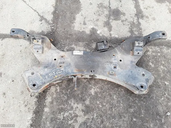 Cadre auxiliaire Hyundai Ix35 2013 624012y300a image 1