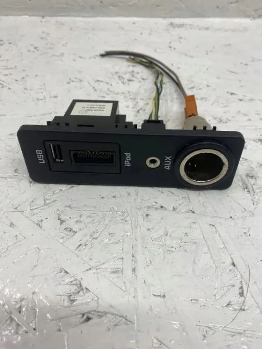 USB-Anschluss OEM 8X2319C166 für Jaguar XF 3.0L Diesel image 2