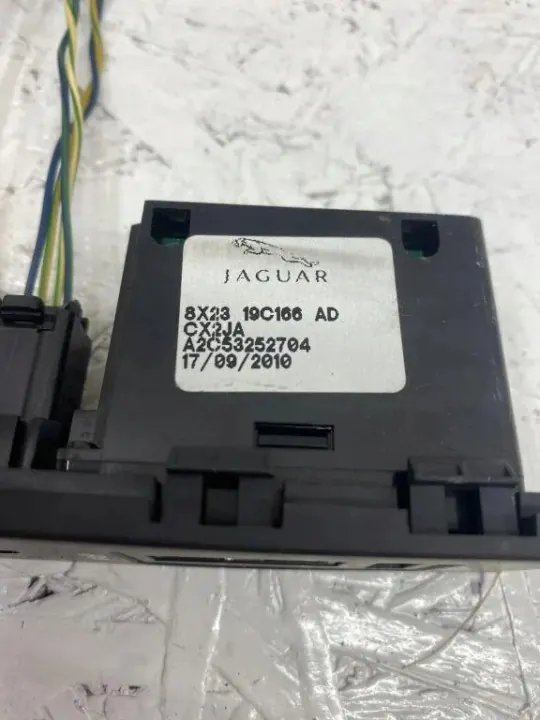 USB-Anschluss OEM 8X2319C166 für Jaguar XF 3.0L Diesel image 3