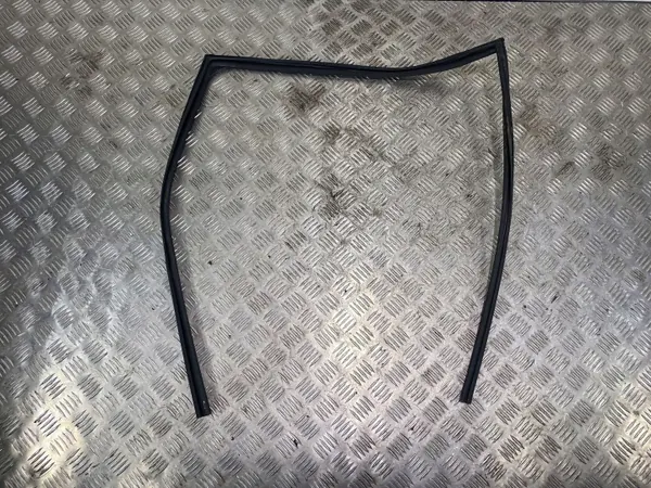OEM FBZ17010 Hecktür-Fensterdichtung - Subaru OE image 2