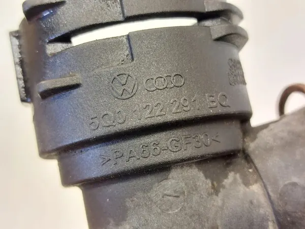 VW GOLF VII SPORTSVAN TSI Vesiputki 5Q0121049AC image 4