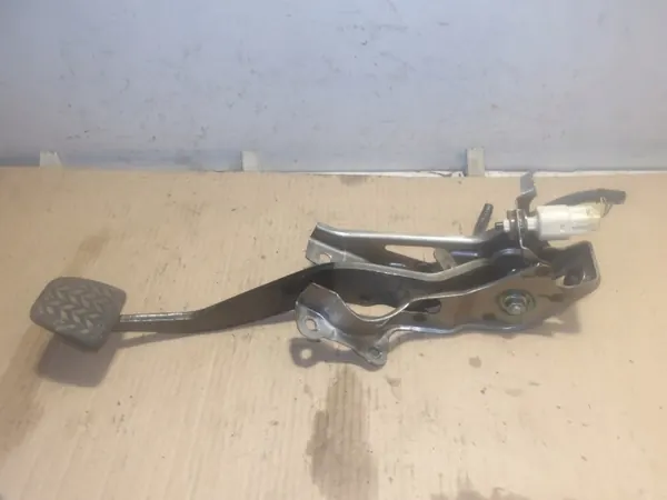 Bremspedal OEM PEDAŁ HAMULCA KOŃ-24 für Toyota Yaris image 4