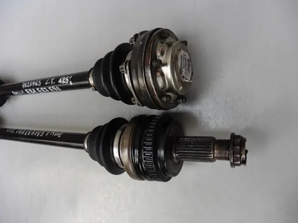 Vänster bakaxel BMW 1 E81 E87 E90 E91 2.0D image 3