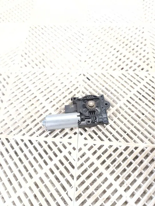 Audi A8 S8 D5 Schiebedachmotor OEM 10030663C image 2