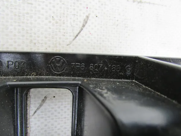Volkswagen OE 7P6807183G guia de para-choque image 2