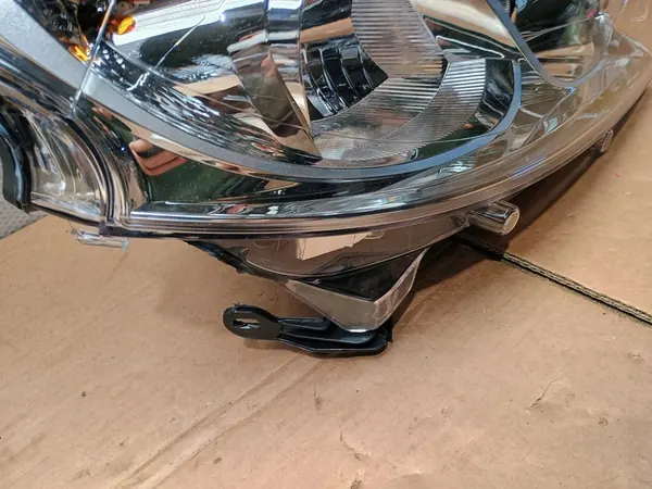 PEUGEOT 208 I Oikea Etuvalo Alkuperäinen 1685351480 image 3