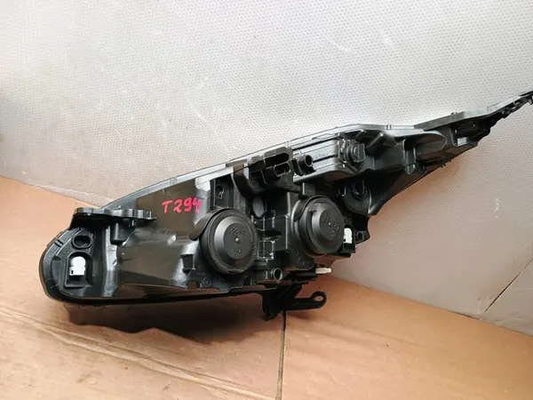 PEUGEOT 208 I Oikea Etuvalo Alkuperäinen 1685351480 image 6