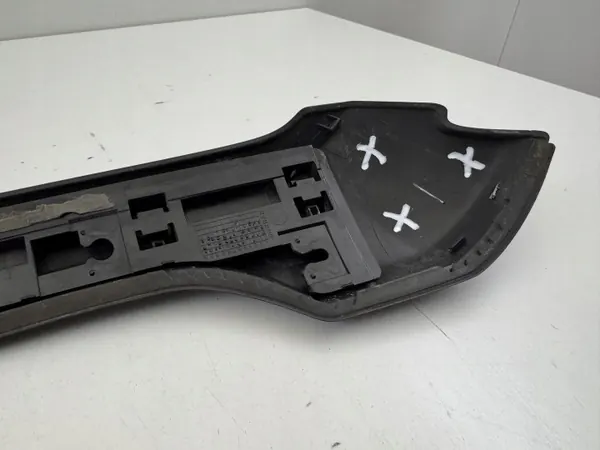 Toyota Hilux VIII Etupuskurin Lista OEM 75786-0K030 image 5