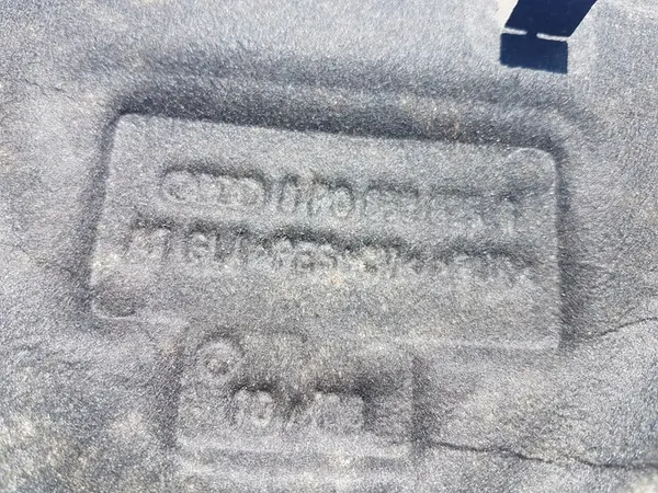 AUDI A3 8P Motorkap Isolatie 8P0863825 image 2